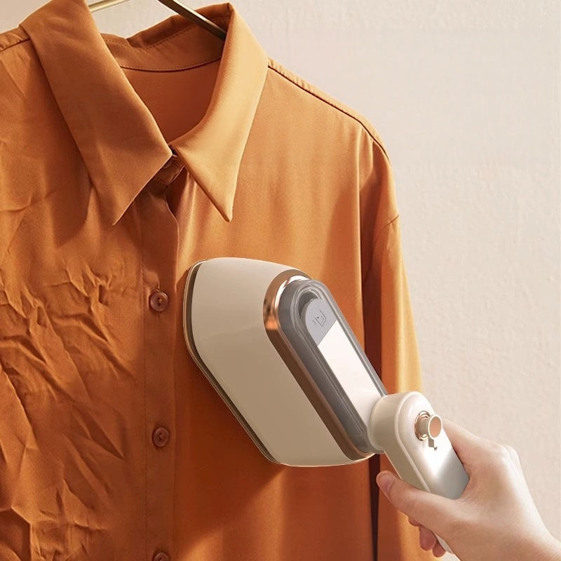 High-powered steam iron with large capacity